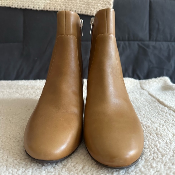 Via Spiga • Dina Leather Heeled Booties in Camel - Picture 2 of 8